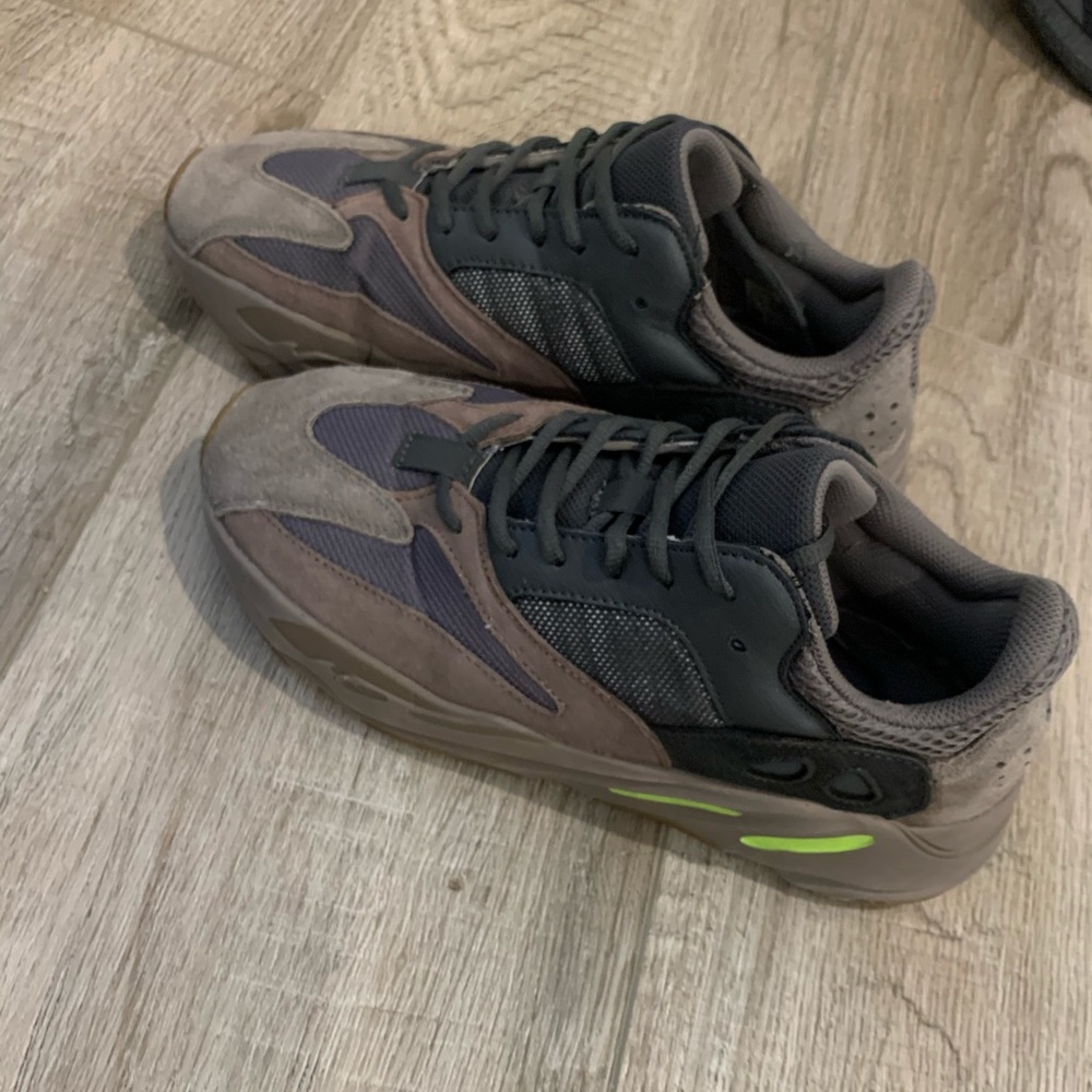 Yeezy boosts 700